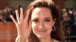 Angelina Jolie Cantik Natural