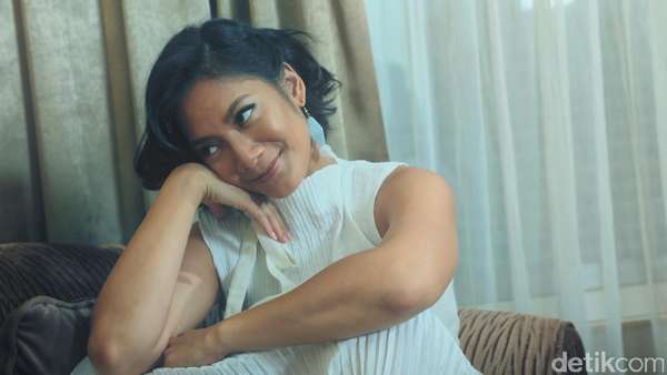 Dulu Bukan Gadis Populer, Kini Tara Basro Keren Lho! Dulu Bukan Gadis Populer, Kini Tara Basro Keren Lho!