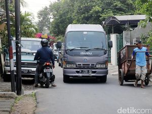 Lurah Ciganjur Imbau Warganya Punya Garasi Mobil