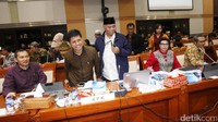 (Ki-ka) Saut Situmorang, Laode Muhammad Syarif, Agus Rahardjo, Basaria Panjaitan, dan Alexander Marwata menghadiri rapat di Komisi III DPR, Selasa (12/9/2017). Rapat kembali digelar setelah kemarin diskor.