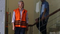 Antonius tidak banyak komentar perihal pemeriksaanya.