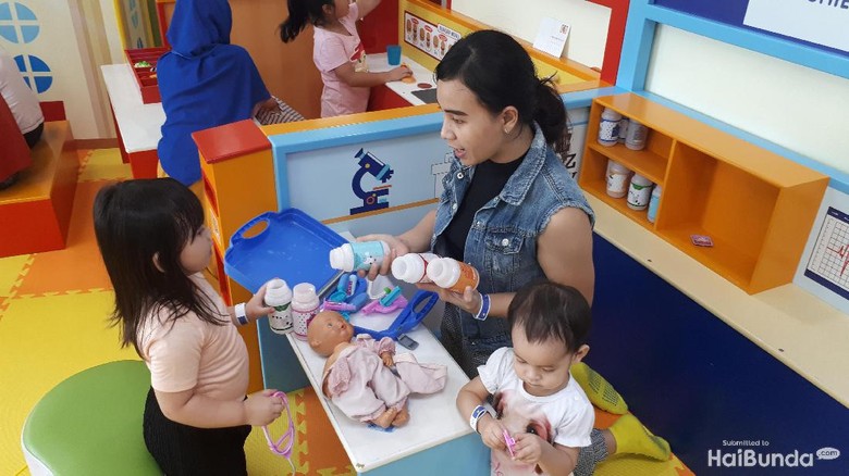 Menyikapi Anak yang Bertanya Menikah Itu Apa Sih?/ Foto: HaiBunda Menyikapi Anak yang Bertanya Menikah Itu Apa Sih?/ Foto: HaiBunda