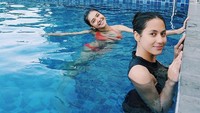 Kecantikan Pevita dan Mikha Tambayong. (Foto: Dok. Instagram/pevpearce)