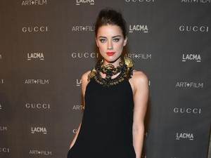 Liburan ke Bali, Amber Heard Sembuhkan Patah Hati karena Elon Musk?
