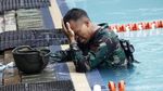Melihat Keseruan Lomba Renang Militer