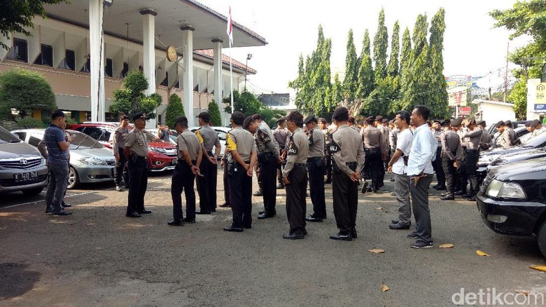 Pengamanan PN Jaksel Diperketat Jelang Praperadilan Novanto Pengamanan PN Jaksel Diperketat Jelang Praperadilan Novanto