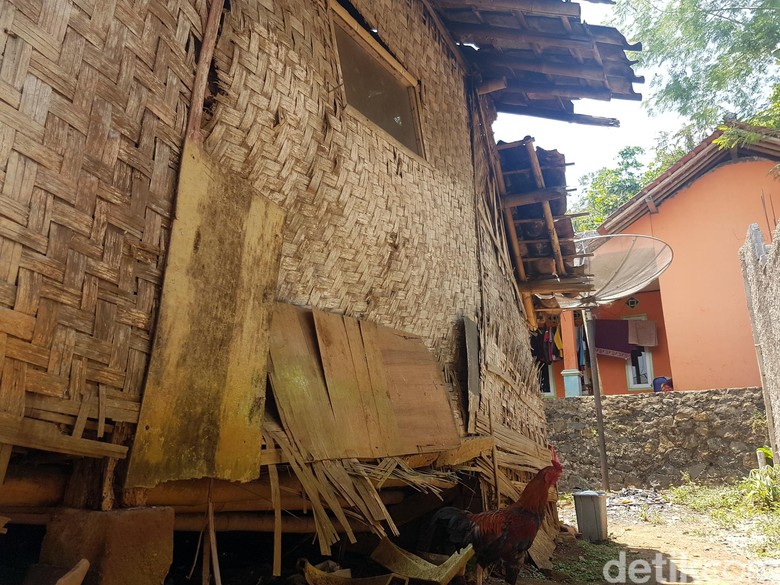 Takut Gubuknya Ambruk, Umi Turwi Ngungsi di Area 