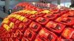 Unik, Mobil Ini Terbuat dari 5.500 Mobil-mobilan