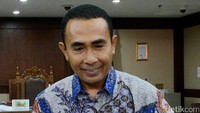Jaksa pun mendakwa Samsu dengan Pasal 6 ayat 1 huruf a dan Pasal 13 Undang-Undang Nomor 20 Tahun 2001 tentang Pemberantasan Tindak Pidana Korupsi.