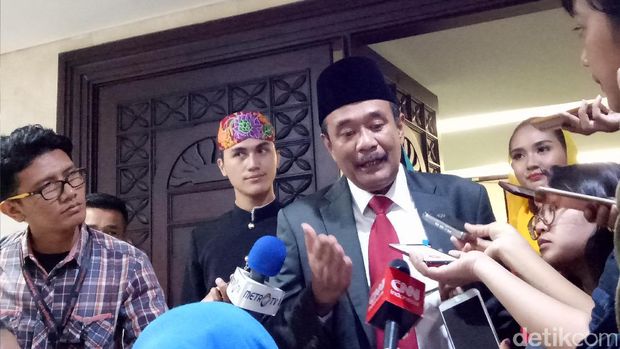 Gubernur DKI Djarot S Hidayat menyampaikan laporan akhir jabatan di DPRD.