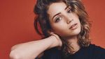Mata Indah Emily Rudd Bikin Jatuh Hati