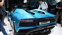 Aventador S Roadster ini juga hadir dengan empat penggerak roda, sistem suspensi aktif, dan tiga mode berkendara yaitu Strada, Sport, dan Corsa. Foto: AN Uyung Pramudiarja
