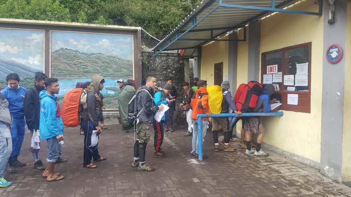 Seorang Pendaki Gunung Semeru Tewas Tertimpa Batu Besar