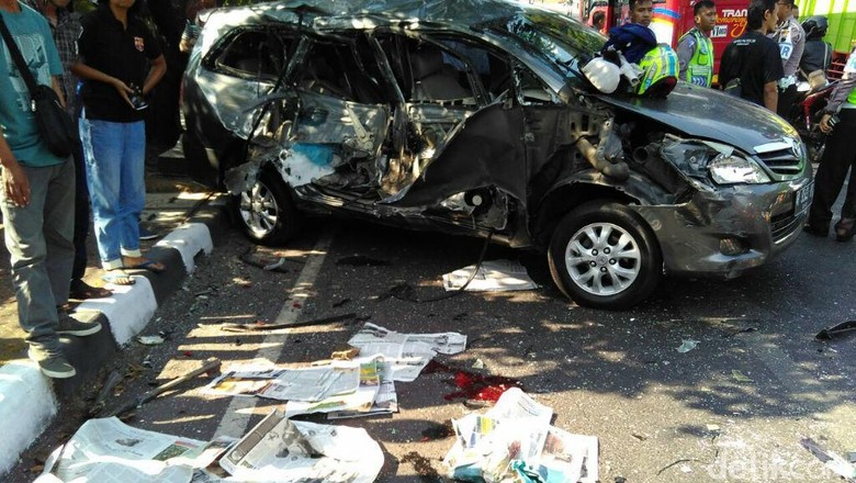 Kecelakaan Beruntun di Semarang, 2 Orang Meninggal Seketika Kecelakaan Beruntun di Semarang, 2 Orang Meninggal Seketika