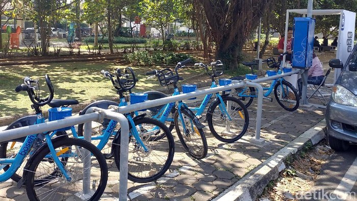 Pemkot Bandung melakukan uji coba program bernama Bike On The Street Everybody Happy (Boseh). Program ini menyediakan layanan penyewaan sepeda.