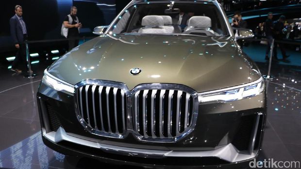SUV dengan Grille Super Besar BMW