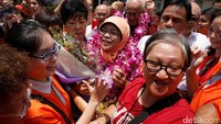 Halimah resmi mencatatkan sejarah sebagai wanita muslim pertama yang menjabat sebagai Presiden Singapura sepanjang perjalanan negara ini. REUTERS/Edgar Su