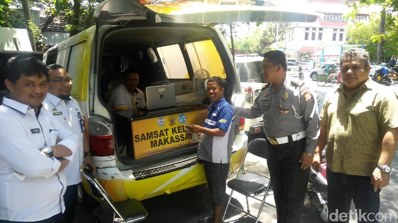 Samsat Makassar Buru Mobil Mewah Penunggak Pajak Samsat Makassar Buru Mobil Mewah Penunggak Pajak