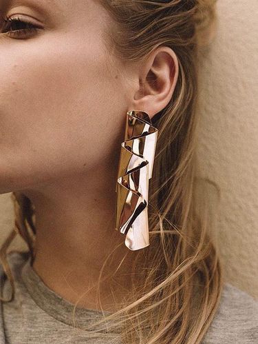 Statement earrings dari Topshop. 