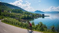 Sepertinya kita harus luangkan waktu untuk beraktivitas di alam. Kembali menghirup segar dan berketingat, demi menjadikan tubuh sehat dan mendapat banyak inspirasi (Visit Norway)