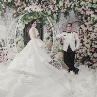 Mazaya Zhafarina Nur Islami atau akrab disapa Aya resmi dinikahi kekasihnya Aldhino Prima, seorang anggota kepolisian yang bertugas di Pekanbaru, pada 9 September 2017. Foto: Dok. Instagram Rio Motret dan Lemotionphoto