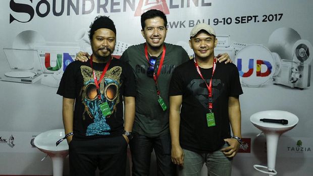 Barang Mahal Syahrini, Payung Teduh Ultimatum Musisi yang Cover 'Akad'