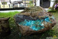 Foto: Batu Bacan Seberat 1,5 Ton