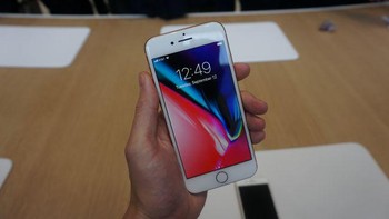 9. iPhone 8: Ponsel yang baru saja meluncur ini menarik banyak perhatian netizen. Foto: istimewa