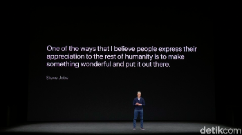 Tim Cook pun ikut mengenang Steve Jobs yang sudah seperti mentornya. Menurutnya, Steve adalah DNA dari semua produk Apple. Namanya akan selalu dikenang sepanjang masa setiap kali Apple meluncurkan produk.