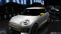 Misalnya lampu depan dan grille serta bemper yang lebih modern. Foto: Dadan Kuswaraharja