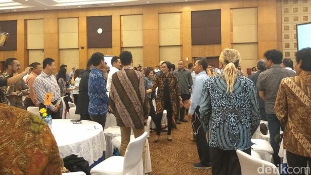 Sri Mulyani Buka-Bukaan Soal Pajak Tapi Tere Liye Tak Hadir.