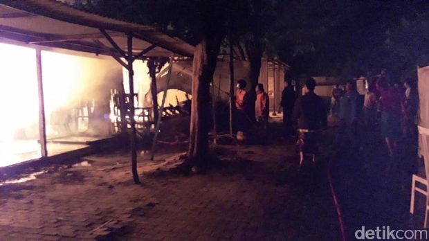 10 Kios Pasar Mebel ludes terbakar/