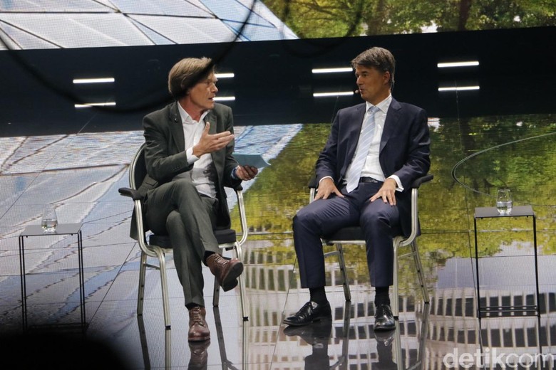 CEO BMW Bantah Pakai Perangkat Penipu Emisi di Mobilnya (Foto: Dadan Kuswaraharja) CEO BMW Bantah Pakai Perangkat Penipu Emisi di Mobilnya (Foto: Dadan Kuswaraharja)