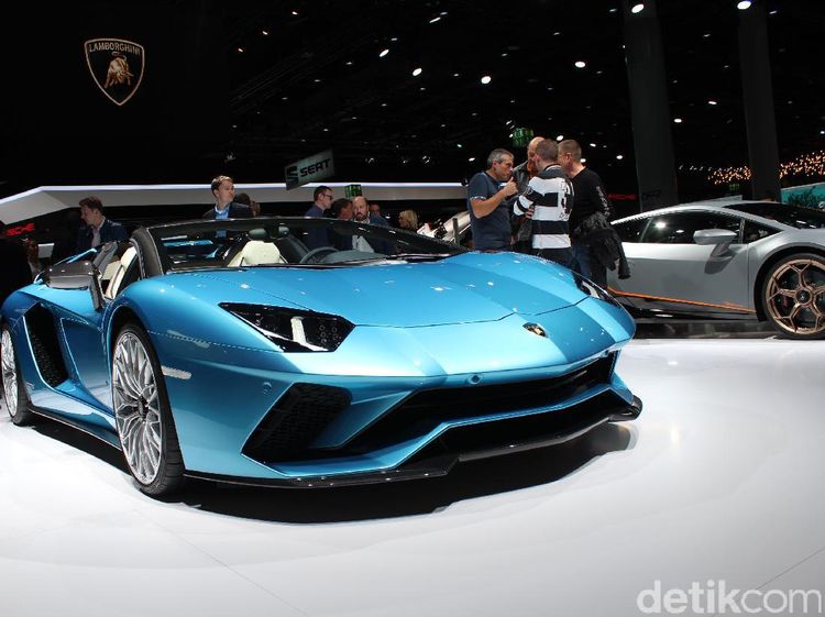 Lamborghini Kenalkan Aventador S Versi Telanjang