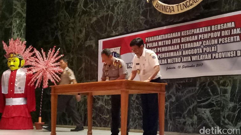 Djarot Sebut Latih Anak SMU Masuk Polri Bisa Potong Rantai KKN Djarot Sebut Latih Anak SMU Masuk Polri Bisa Potong Rantai KKN