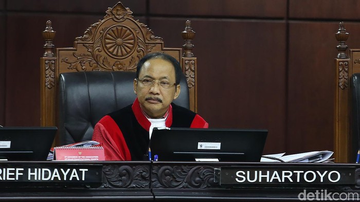Hakim konstitusi, Suhartoyo