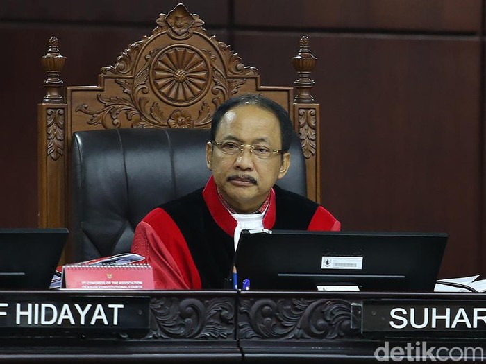 Hakim konstitusi, Suhartoyo