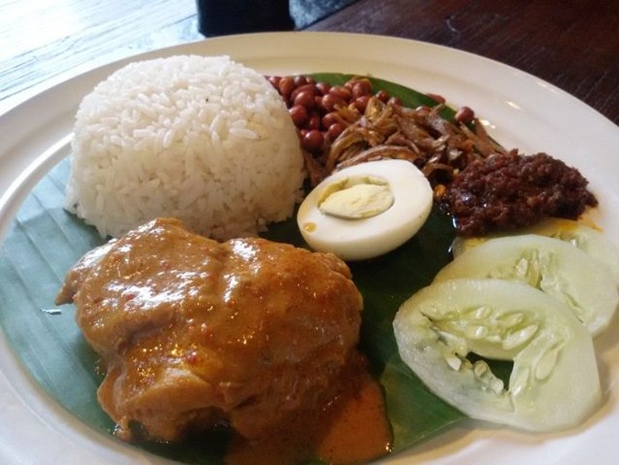 Mau Yang Sedap Mantap Ini 10 Racikan Nasi Lemak Berlauk Komplet