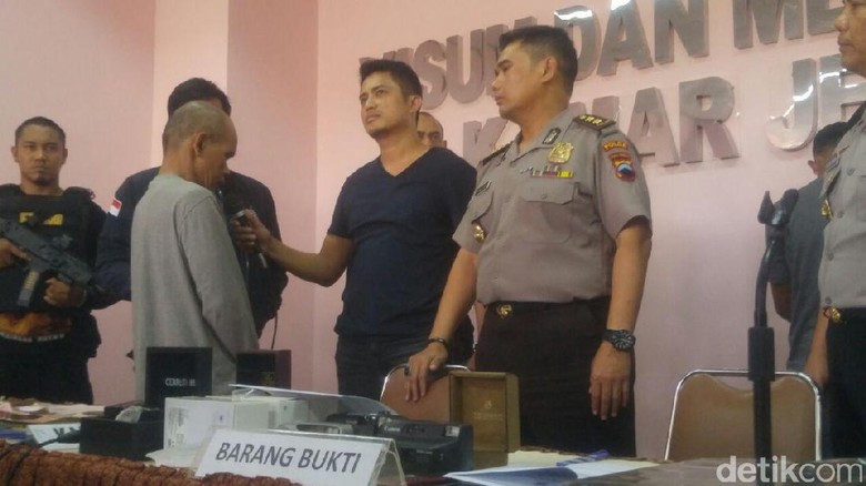 Pengakuan Pembunuh Husni-Zakiah yang Sudah Jadi Bosnya Puluhan Tahun Pengakuan Pembunuh Husni-Zakiah yang Sudah Jadi Bosnya Puluhan Tahun