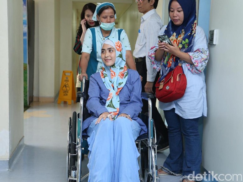 April Jasmine Sempat Ketakutan Jalani Program Bayi Tabung April Jasmine Sempat Ketakutan Jalani Program Bayi Tabung