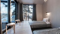 Rumah dengan luas 55 meter persegi ini dilengkapi dengan sejumlah fasilitas yakni, ruang keluarga, kamar mandi dan dua kamar tidur. Dan dapat menampung lima orang dengan akses tangga dan lift kecil. Istimewa/Johan Jansson/Boredpanda.