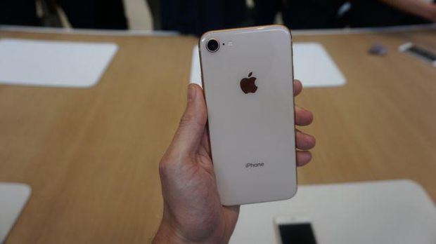 Apple Korbankan iPhone 8 Demi iPhone X