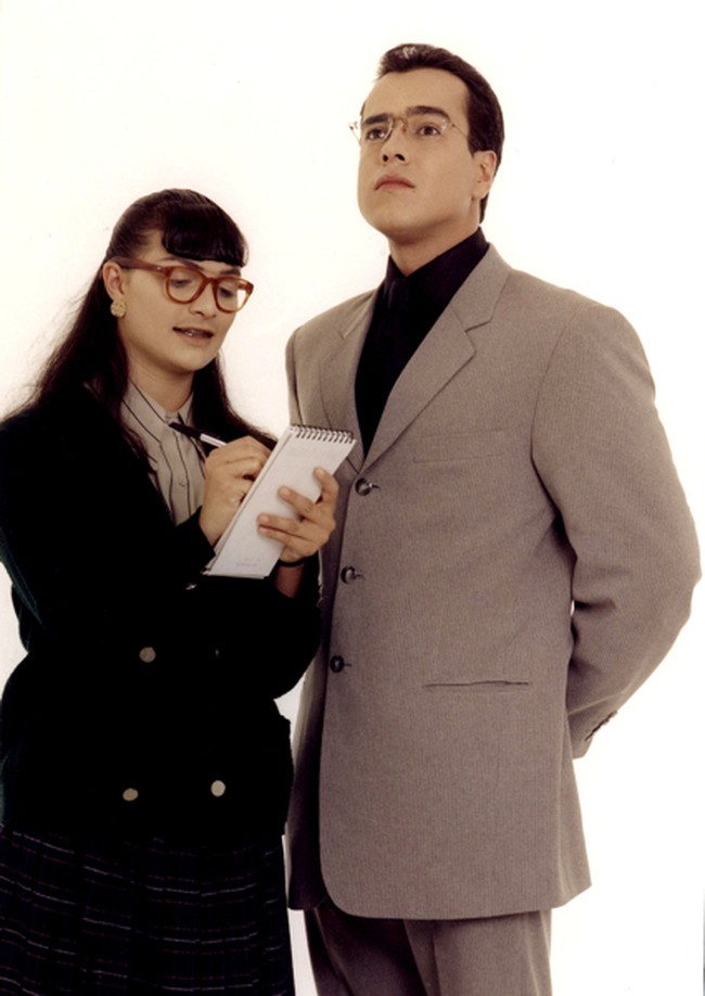 Telenovela ini mengisahkan sosok Betty yang merupakan gadis cerdas dan tekun bekerja. Kecerdasannya itulah yang membuat Armando, pemimpin perusahaan tempat Betty bekerja jatuh cinta padanya. Foto: Twitter