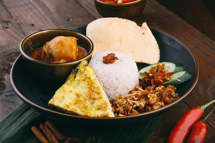 Mau yang Sedap Mantap? Ini 10 Racikan Nasi Lemak Berlauk 