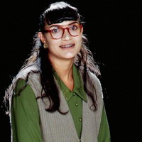 Generasi 90-an tentunya tak asing dengan salah satu telenovela populer Yo soy Betty, la fea atau yang lebih dikenal dengan Betty La Fea. Sosok Betty diperankan oleh wanita yang memiliki nama lengkap Ana Maria Orozco Airstizabal. Foto: Twitter