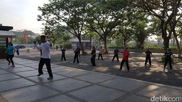 Dahlan Iskan berolahraga/
