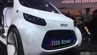 Mobil mungil Smart Vision EQ ForTwo diperkenalkan lebih dulu sebelum Project One muncul ke panggung.
