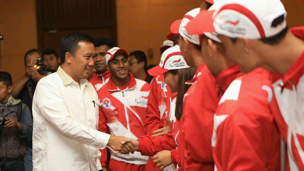 Ketika Menpora Layani Atlet Para Games