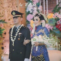 Pernikahan Aya dan Aldhi digelar meriah dengan dihadiri ribuan tamu undangan. Menurut sang bupati, dia membagikan 6.000 undangan untuk acara resepsi pernikahan putrinya. Foto: Dok. Instagram Rio Motret dan Lemotionphoto