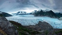 Daerah Alaska di bagian Utara AS memang terkenal dingin. Pemandangan padang es Juneau yang memesona pun dapat traveler lihat di sana (Eric Guth/BBC)
